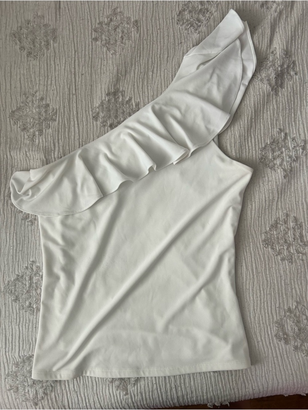 Express White One-Shoulder Ruffle Tank - Picture 2 of 3